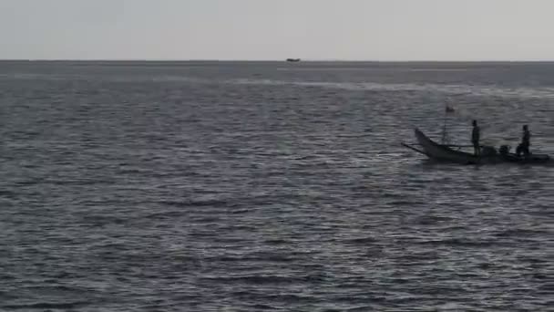 Silhouette Bateau Traditionnel Naviguant Sur Une Mer Bleu Profond Padang — Video