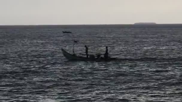 Silhouette Bateau Traditionnel Naviguant Sur Une Mer Bleu Profond Padang — Video