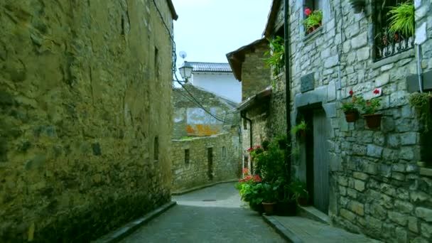 Walking Streets Spanish Mountain Village Beautiful Stone Houses Streets — Vídeos de Stock