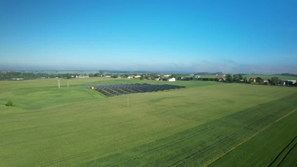 Granja Grande Del Panel Solar Distancia Visto Desde Dron Día — Vídeos de Stock