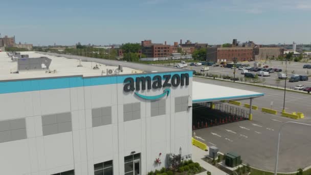 Aerial Establishing Shot Amazon Logo Delivery Warehouse — Vídeo de stock