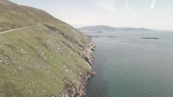 Estrada Estreita Penhasco Achill Island Com Vista Panorâmica Oceano Atlântico — Vídeo de Stock