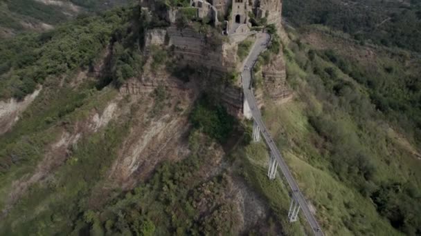 Plane Daru Emelkedő Madártávlatba Leírás Videó Drónnal Civita Bagnoregio Felett — Stock videók