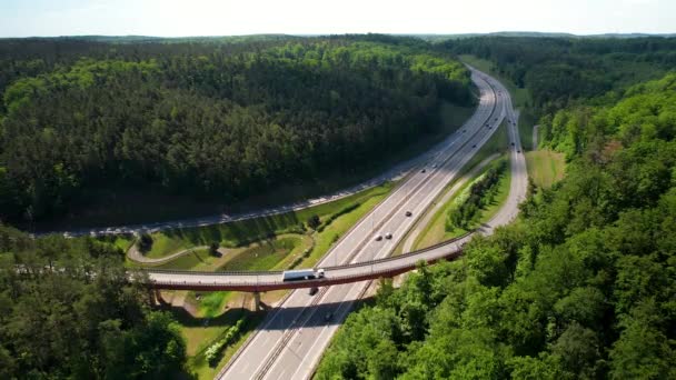 Hochstraße Und Schnellstraße Mit Fahrenden Autos Dichter Grüner Wald Gdynia — Stockvideo