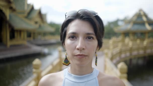 Portrait Beautiful Woman Smiling Ancient City Museum Park Thai Ban — Vídeo de stock