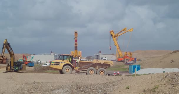 Articulated Hauler Dump Truck Excavator Crane Construction Site A30 Highway — Stock videók