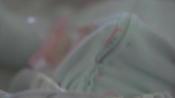 Младенец Девочка Прыгающая Качели Вмешательство Раннее Развитие — стоковое видео