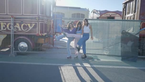 Three Smiling Girls Metal Fence Lift Roller Skates Push — Vídeos de Stock