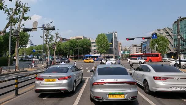 Street Scene Driver Pov Taxis Car Front Stopped Intersection Gangnam — Stock videók