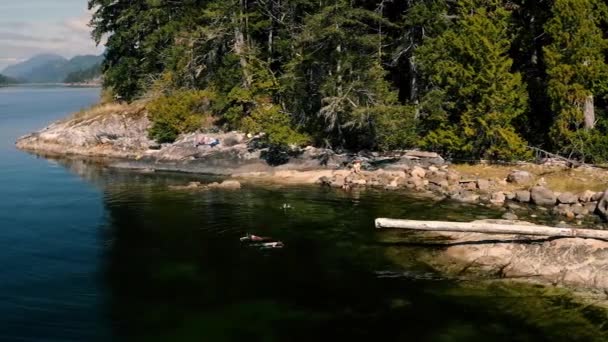 People Freediving Crabs Lake Egmont Canada Inglés Antena Ancha — Vídeos de Stock