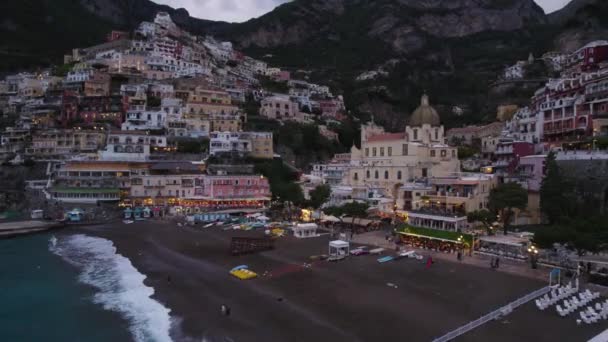 Touristic Beach Ciudad Positano Atardecer Costa Italia Aérea — Vídeos de Stock