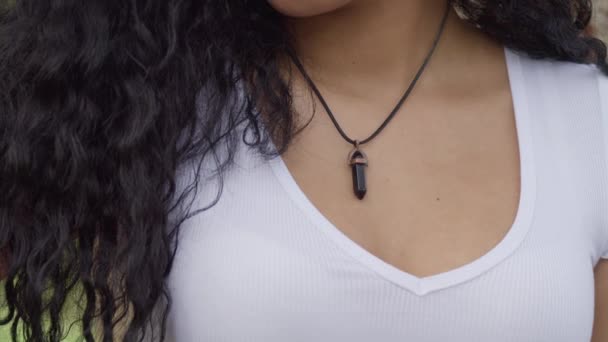 Ascending Camera Movement Reveal Young Curly Hair Girl Wearing Black — Αρχείο Βίντεο