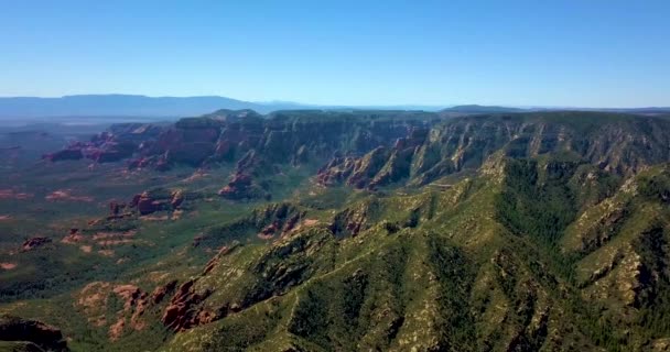 Aerial Pan Forested Mountain Canyon Wildfire Smoke — Vídeos de Stock