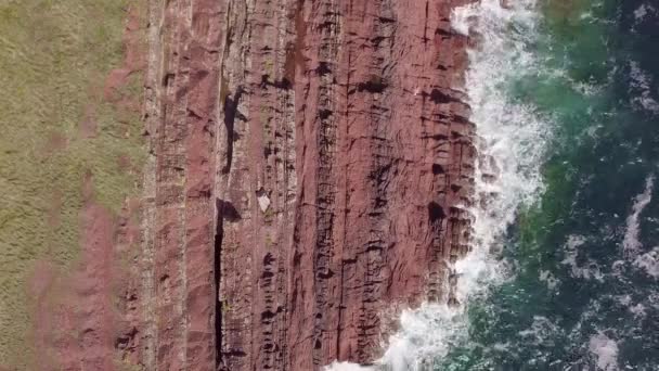 Drone Overhead Ariel Footage Red Cliffs Crashing Waves — Stockvideo