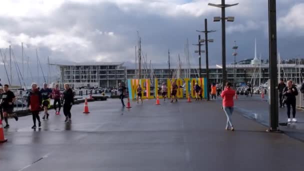 Lidé Během Gazley Volkswagen Wellington Marathon 2022 Běží Kolem Wellington — Stock video