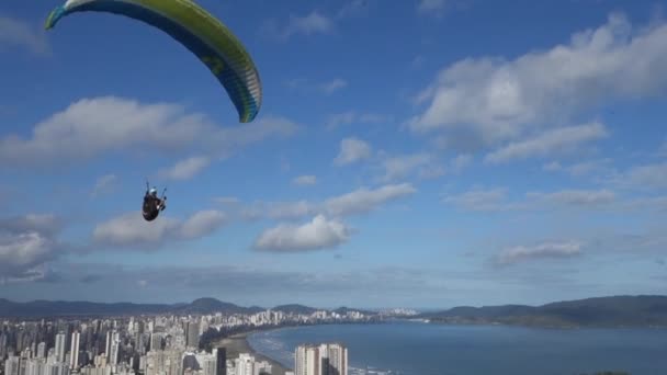 Man Seated Harness Paraglider Wing Flies Close Camera — Αρχείο Βίντεο