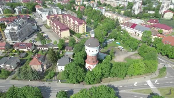 Slavná Věž Polsku Uprostřed Polského Města Losi Zobrazení Leteckých Dronů — Stock video