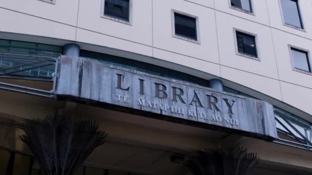 Entrance Wellington City Library Matapihi Nui Capital New Zealand Aotearoa — Vídeos de Stock