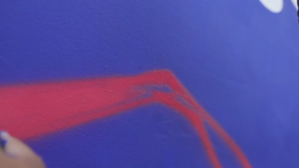 Artist Graffiti Paint His Hands Draws Colorful Wall Red Line — Vídeo de Stock