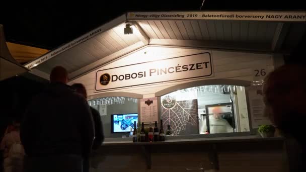 Timalapse Video Hungary Balatonfured Yearly Traditional Wine Festival Kiosk Serving — Vídeo de Stock