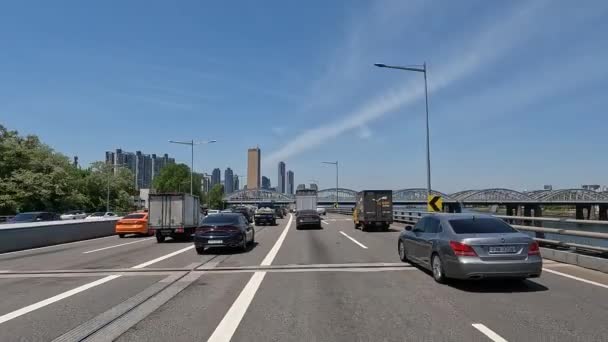 在奥运 戴罗高速公路开车驶向韩国首尔的汉江大桥 司机的观点 — 图库视频影像