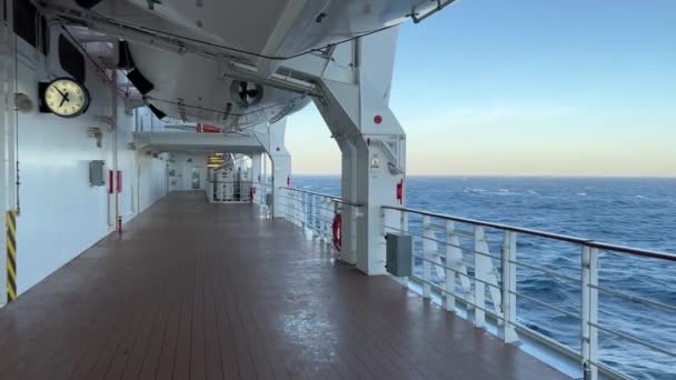 Luxury Cruise Ship Promenade Deck Suspended Life Boats — Vídeo de Stock