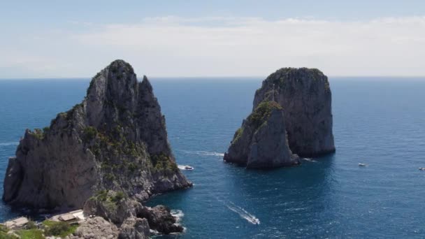 Craggy Limestone Mass Iconic Faraglioni Sea Stacks Tyrrhenian Sea Drone — стоковое видео