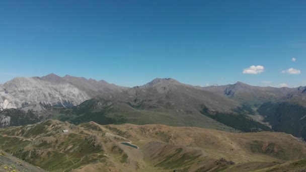 Duiken Door Vallei Met Uitzicht Een Meer Lake Gignoux — Stockvideo