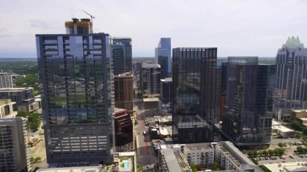 Aerial View Reflecting Buildings Sunny Austin City Usa Reverse Drone — Stock Video