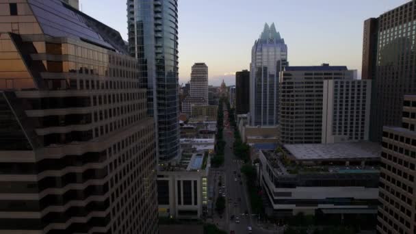 Αεροφωτογραφία Θέα Λεωφόρο Congress Ηλιόλουστη Καλοκαιρινή Βραδιά Στο Austin Ηπα — Αρχείο Βίντεο