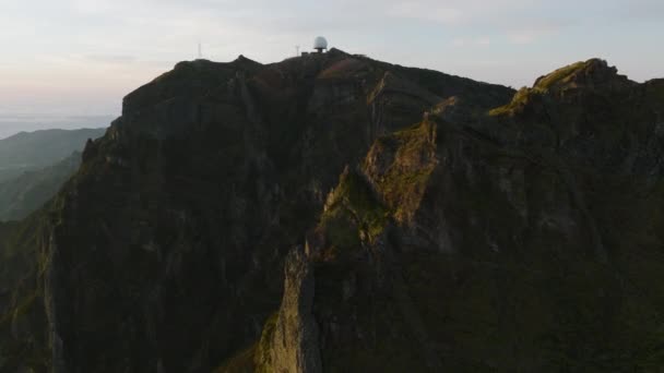 Dramatik Madeira Yürüyüş Parkurundaki Maceracılar Pico Areeiro — Stok video