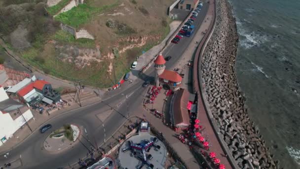 Tiro Aéreo Ondas Rua Mar Cair Nas Rochas Pombo Bath — Vídeo de Stock