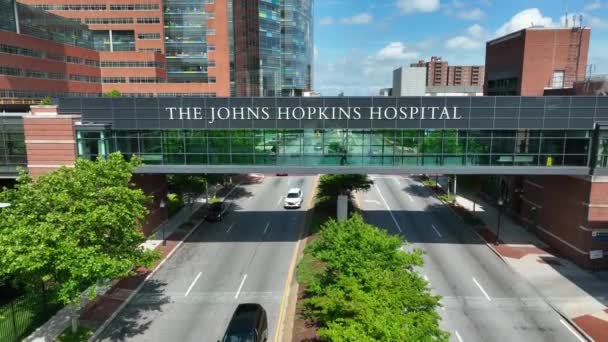 Johns Hopkins Hospital Rising Aerial Shot Famous Research Teaching Hospital — Vídeo de Stock