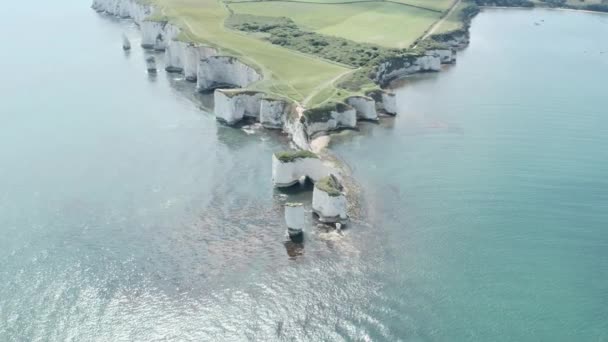 Pomalý Sestup Odhalit Drone Shot Old Harry Skály Křídou Útesy — Stock video