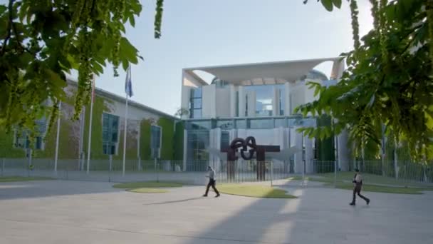 Veduta Esterna Dell Edificio Futuristico Della Cancelleria Tedesca Berlino — Video Stock