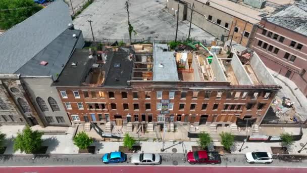 Abandoned Boarded Homes Crime Neighborhood Usa Missing Roof Windows Aerial — Video Stock