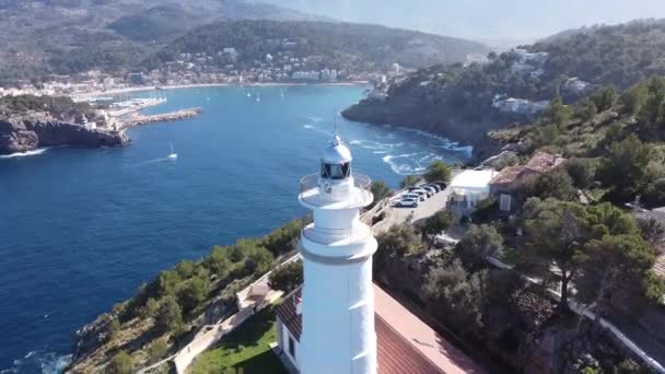 Luchtfoto Boven Prachtige Vuurtoren Gelegen Mallorca — Stockvideo