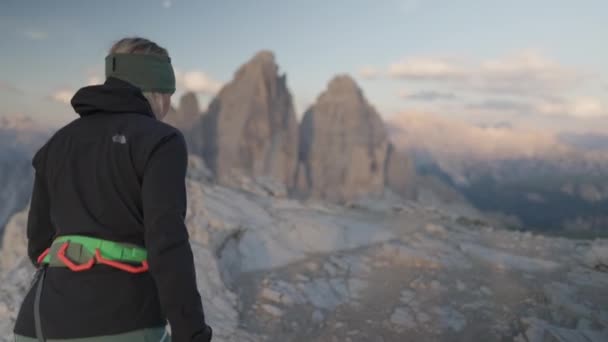 Person Climbing Gear Walking Front Famous Three Peaks Tre Cime — ストック動画
