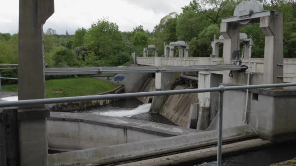 Centrale Idroelettrica Nel Fiume Radunia Kolbudy Polonia Larghi — Video Stock