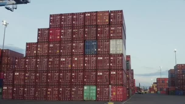 Container Stapeln Sich Auf Dem Husky Terminal Hafen Von Tacoma — Stockvideo