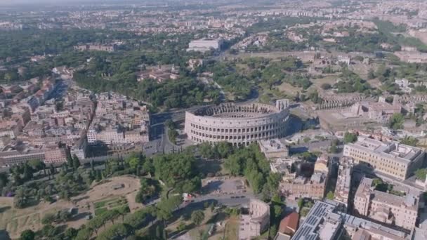 Gran Plano Pedestal Giratorio Aéreo Del Coliseo Roma Italia — Vídeos de Stock