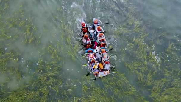Amazing Overhead Shot Group Wearing Life Vests Rafting Green Aquatic — Stock video