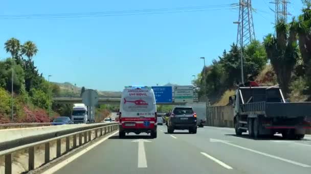 Ambulance Urgence Conduisant Rapidement Sur Autoroute Sauver Des Vies Précipiter — Video