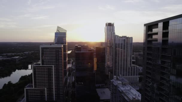 Letecký Pohled Podsvícené Kancelářské Bytové Domy Západ Slunce Austinu Texas — Stock video