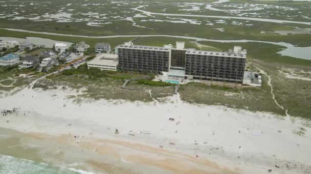 Extremo Ancho Ascendente Aérea Shell Island Resort Frente Mar — Vídeos de Stock