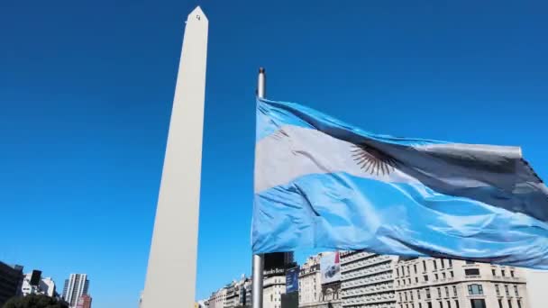 Grande Bandeira Argentina Fluindo Vento Obelisco Conceito Patriotismo — Vídeo de Stock