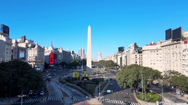 Tráfego Carros Para Baixo Avenida Julio Com Vista Para Obelisco — Vídeo de Stock