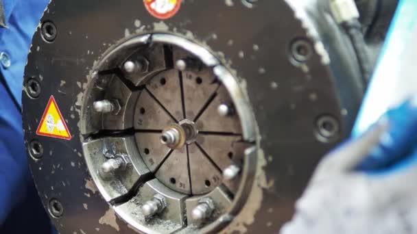Μηχανή Ρυτίδωσης Που Πιέζει Υδραυλικό Σωλήνα Κοντινό Πλάνο Στατική Επιλεκτική — Αρχείο Βίντεο