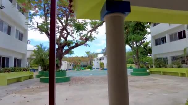 Escola Primária Secundária Privada Caribe Mexicano Abandonada Negligenciada Por Pandemia — Vídeo de Stock