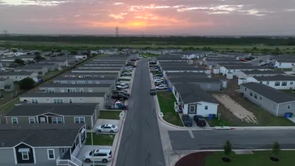 Pick Trucks Cars Parked Mobile Home Trailer Park Rural Usa — Vídeos de Stock